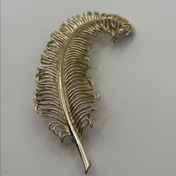 Coro Jewelry - Coro Gold Feather Plume Brooch Fountain Pen Feather Elegant Fancy Brooch